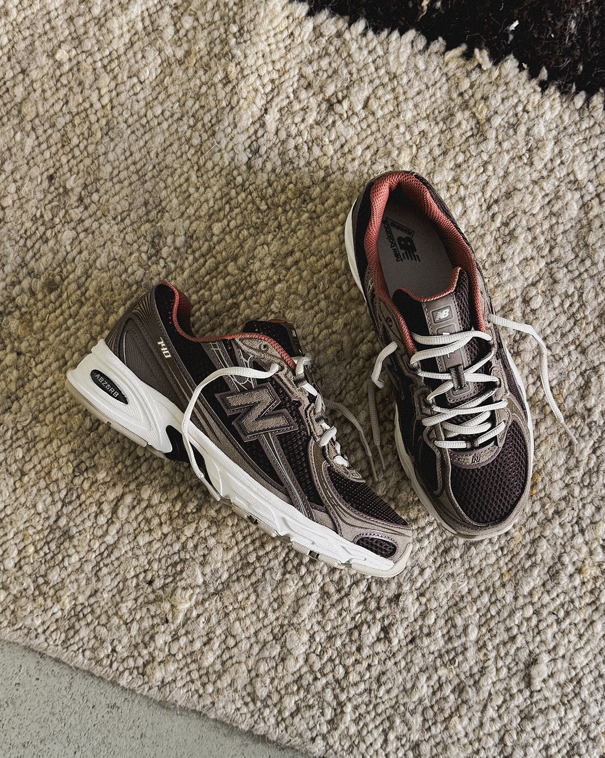 New Balance 740 - Image 2