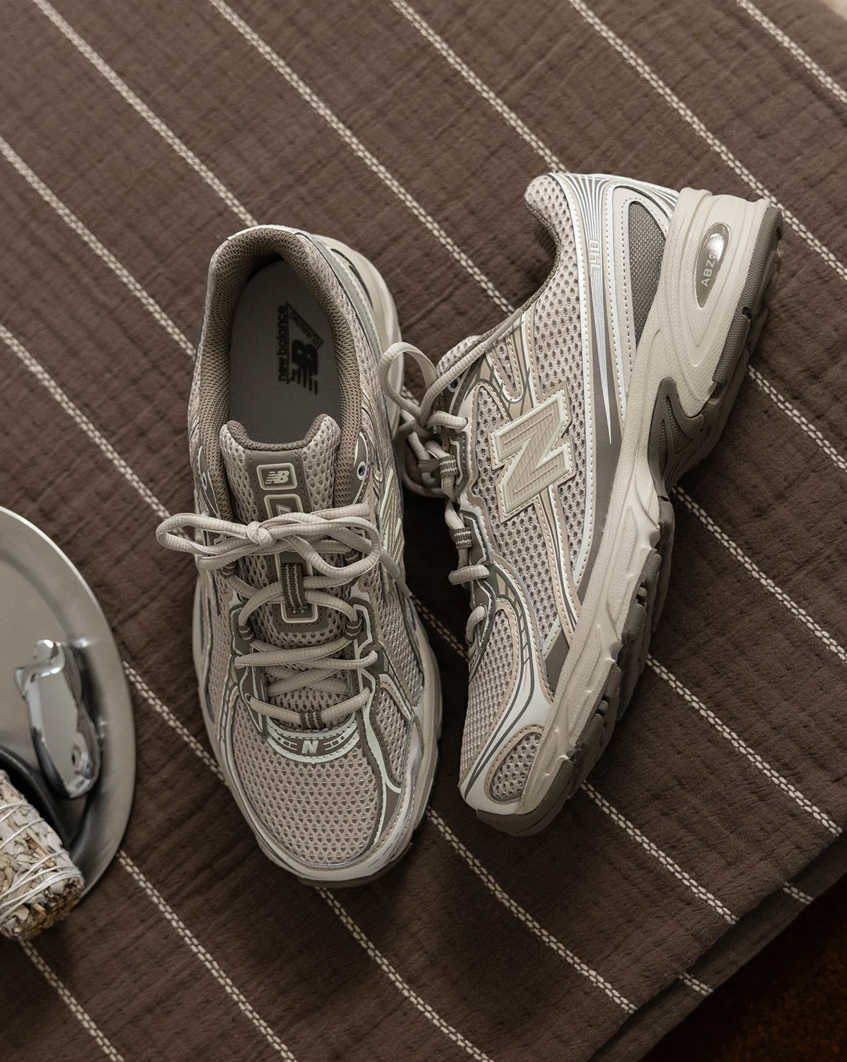 New Balance 740 - Image 2