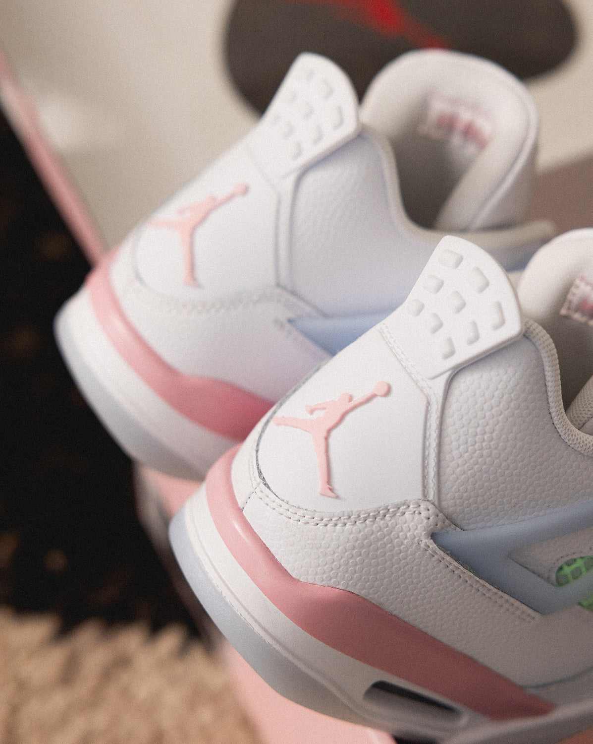 Nike Air Jordan 4 Retro *GS* *Valentine's Day* - Image 4