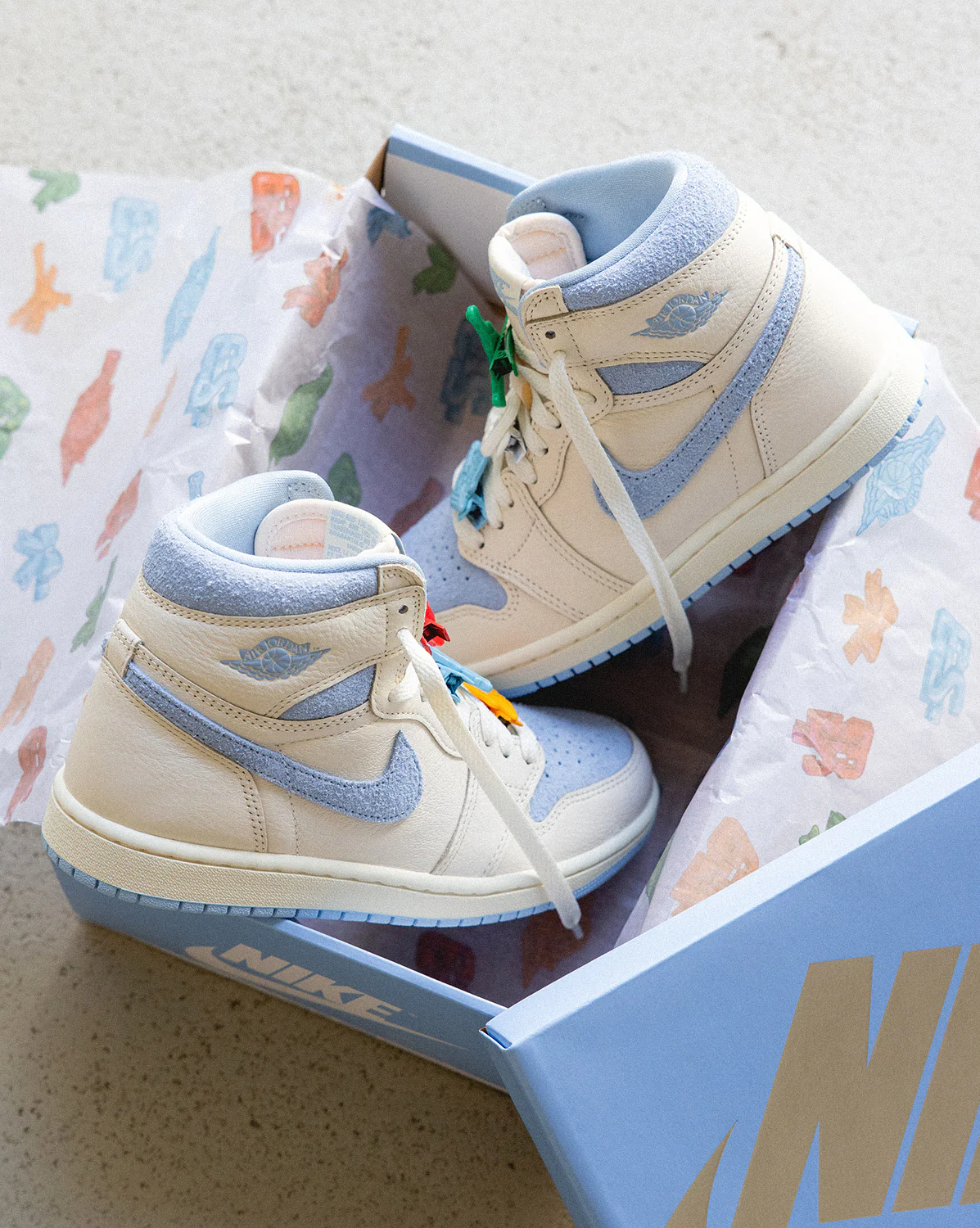 Nike Wmns Air Jordan 1 Retro High OG *Psychic Blue* - Image 3