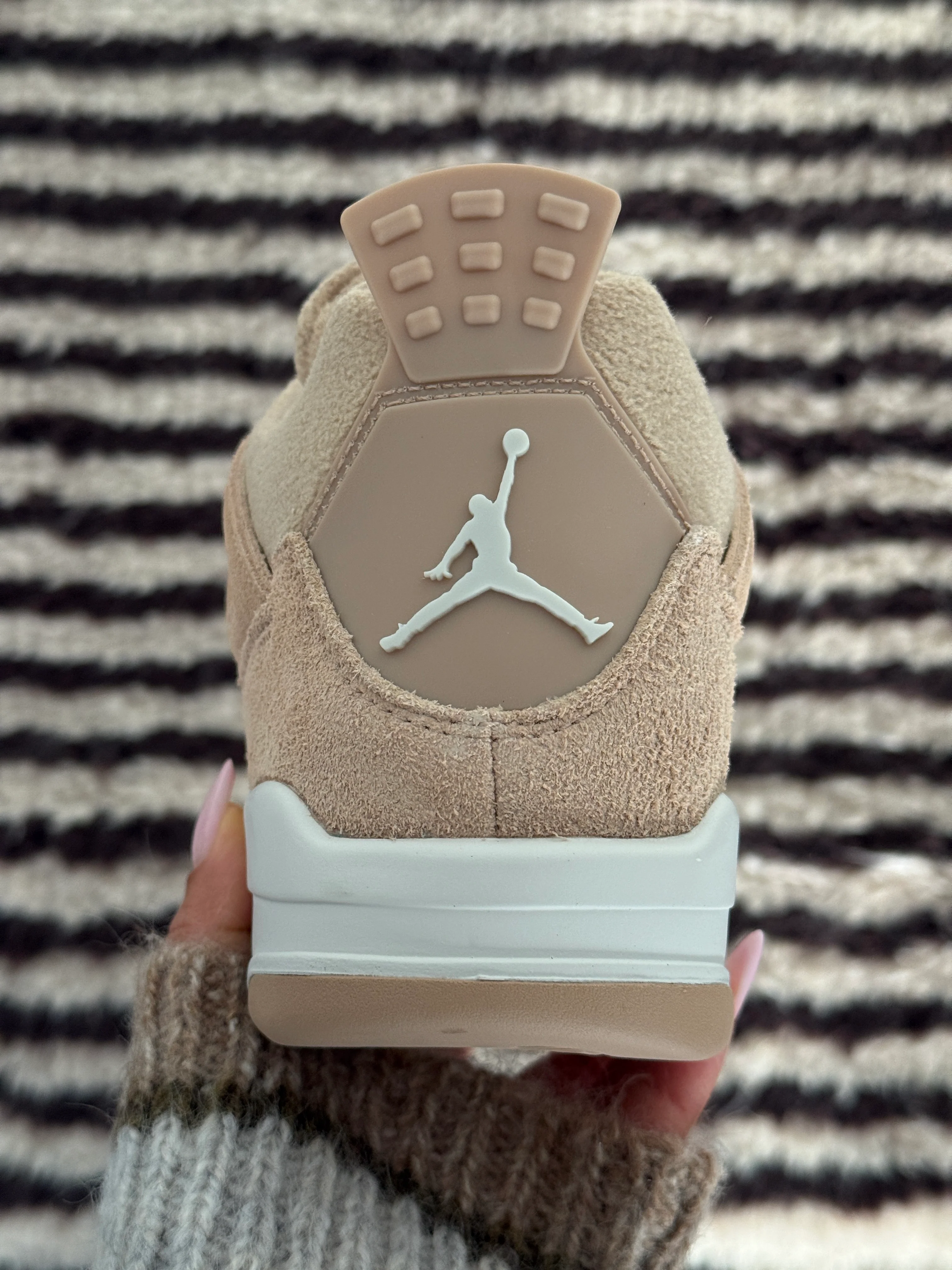 Nike Wmns Air Jordan 4 Retro *Cozy Girl* - Image 6