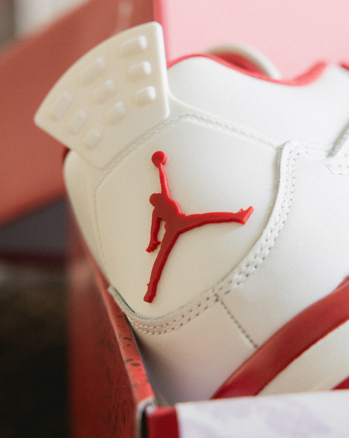 Nike Wmns Air Jordan 4 Retro *Valentine's Day* - Image 4