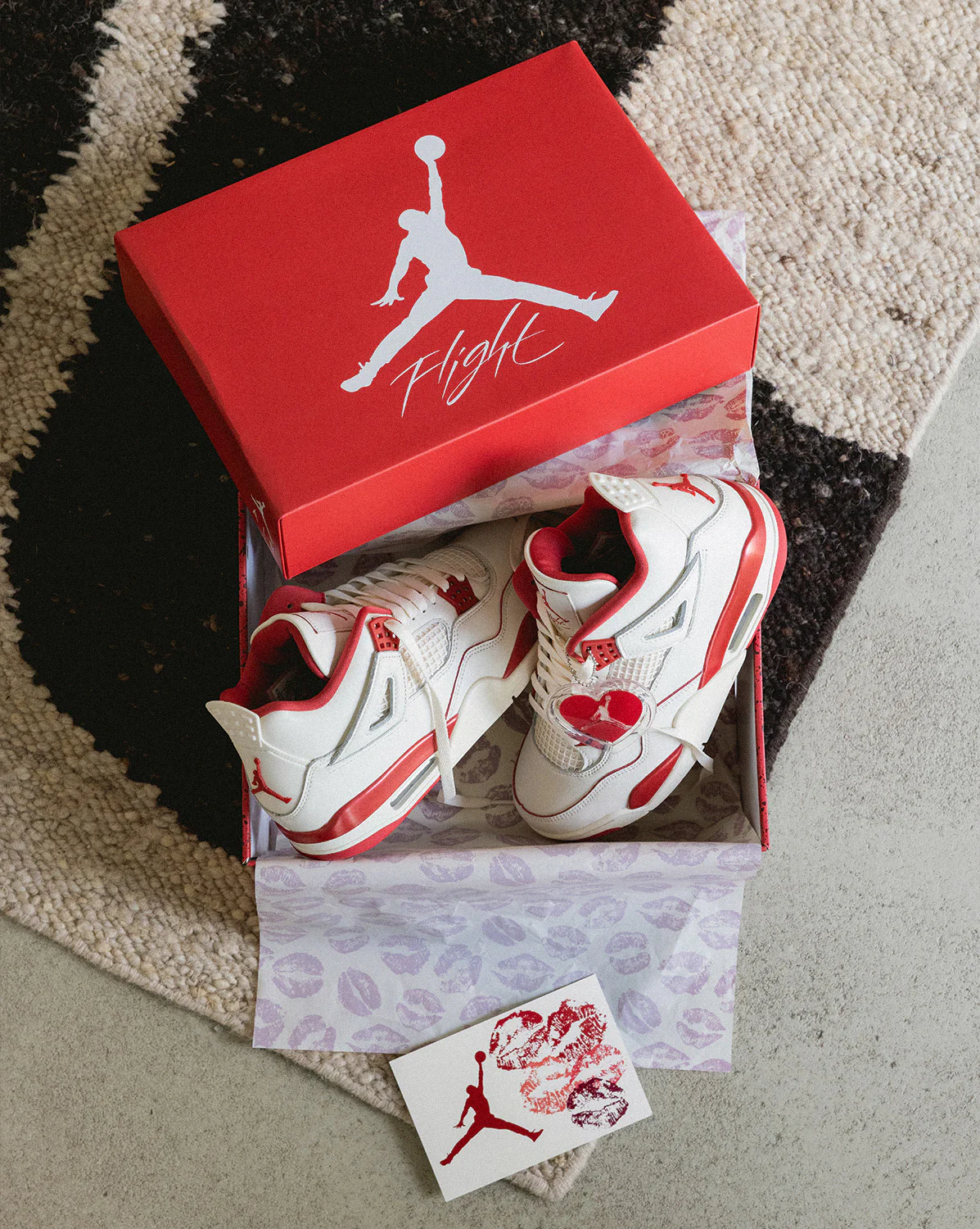 Nike Wmns Air Jordan 4 Retro *Valentine's Day* - Image 5