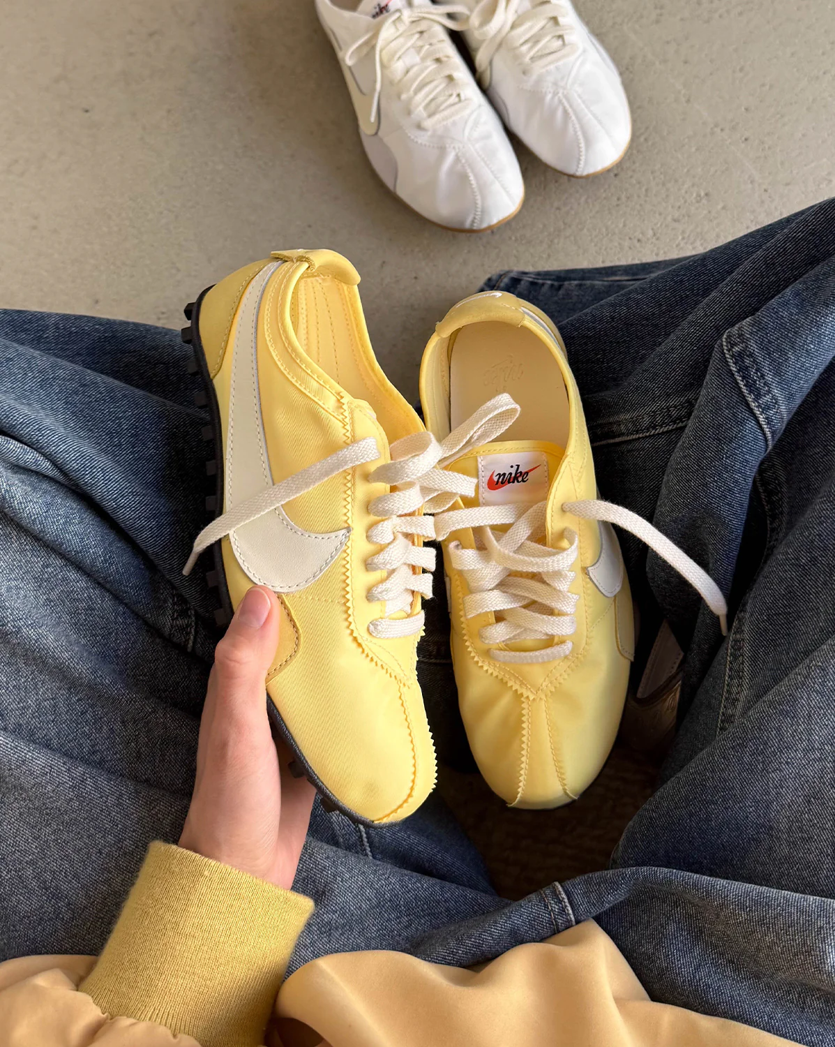 Nike Wmns Moon Shoe OG - Image 2