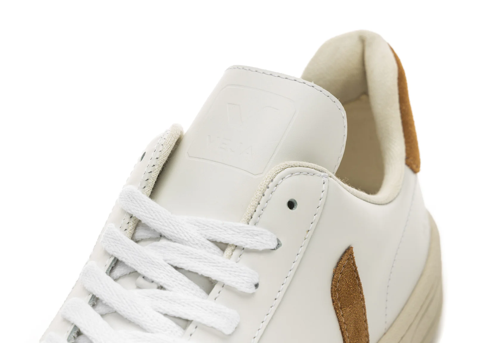 Veja V-12 Leather - Image 4