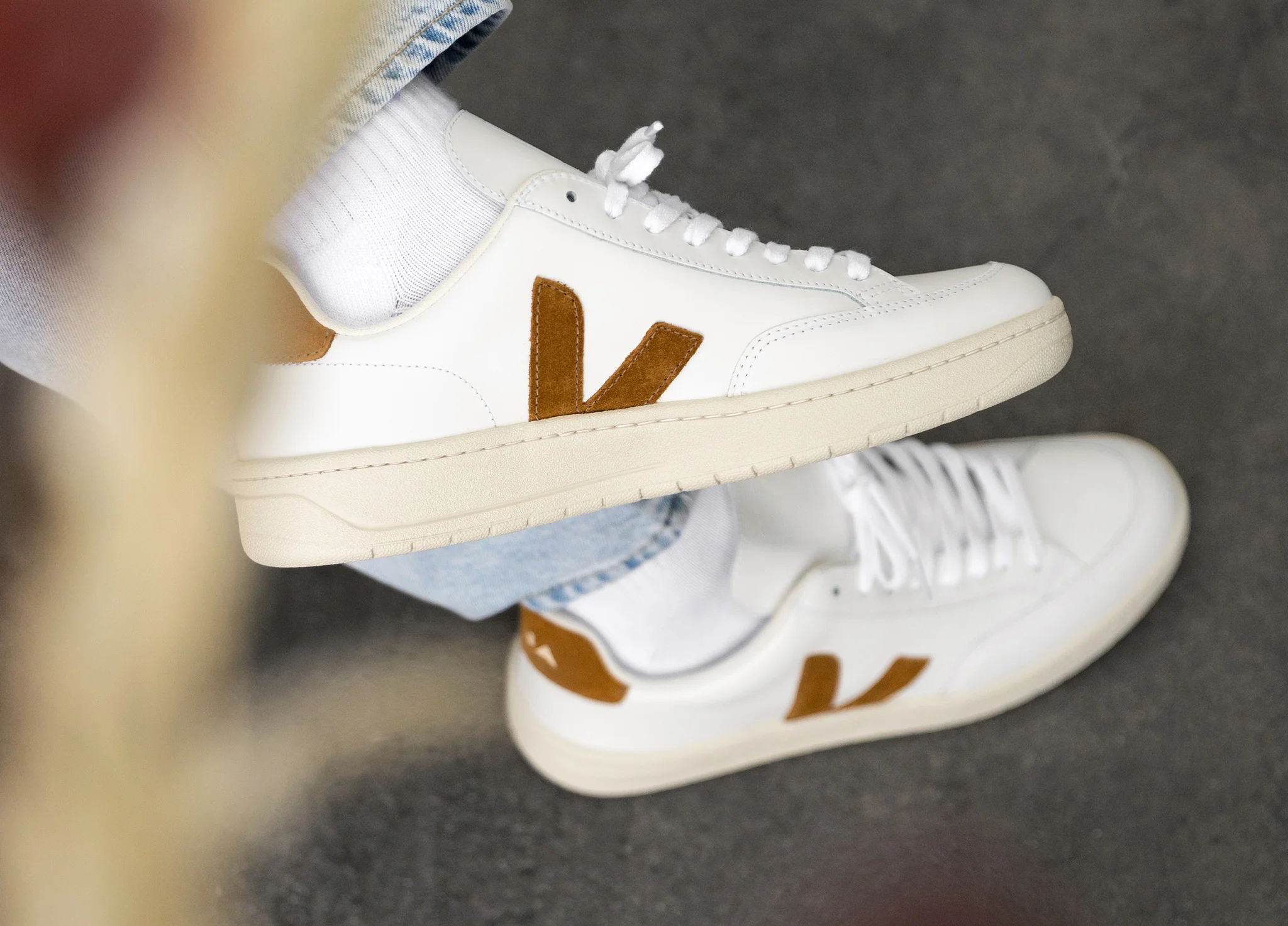 Veja V-12 Leather - Image 7
